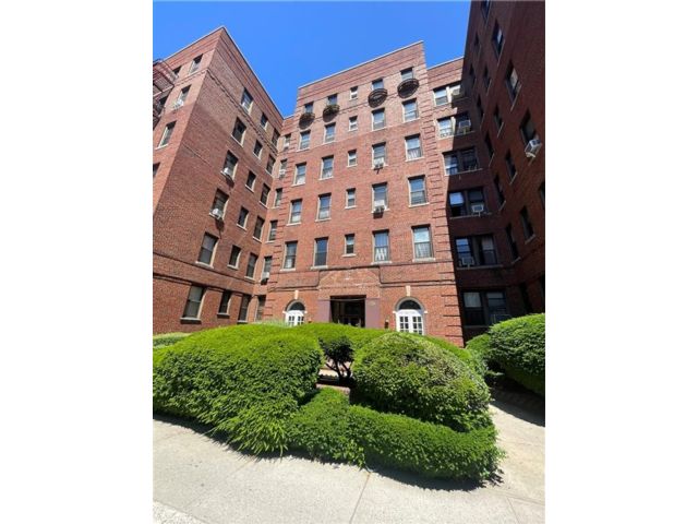  1 BR,  1.00 BTH &nbsp;Co-op style home in Sheepshead Bay