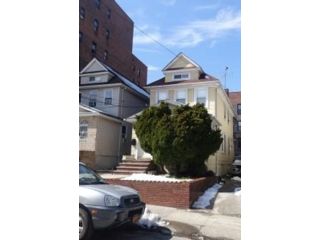  4 BR,  3.00 BTH &nbsp;Single family style home in Elmhurst