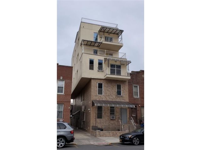  9 BR,  6.00 BTH &nbsp;Multi-family style home in Brighton Beach