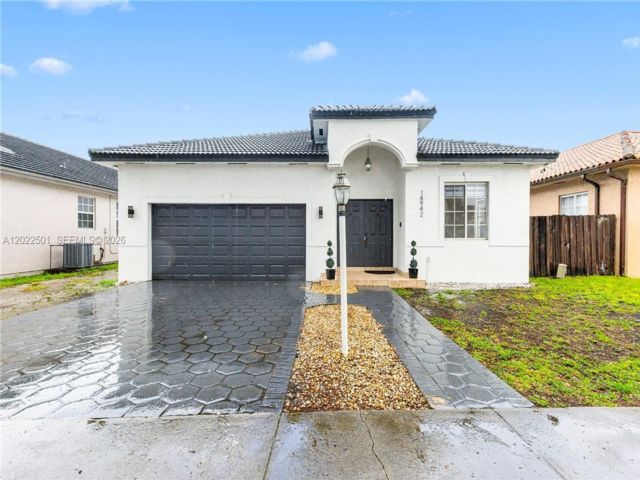  3 BR,  2.00 BTH &nbsp;Other style home in Hialeah