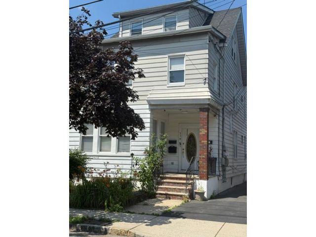  3 BR,  1.00 BTH &nbsp;Apartment style home in Belleville