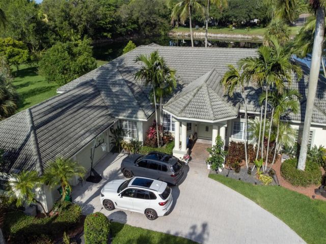  6 BR,  4.50 BTH &nbsp; style home in Coral Springs