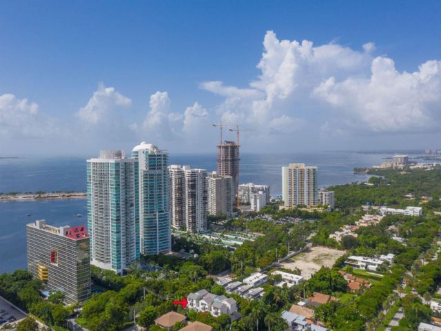 [PHOTO]