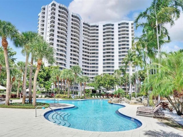  2 BR,  2.00 BTH &nbsp; style home in Aventura