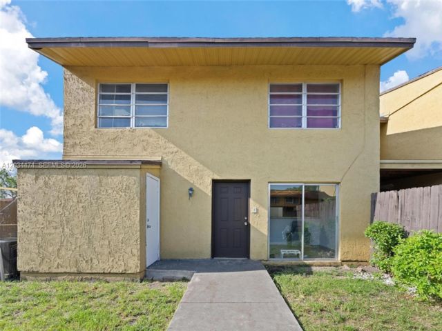  3 BR,  2.50 BTH &nbsp;Townhouse style home in Miami