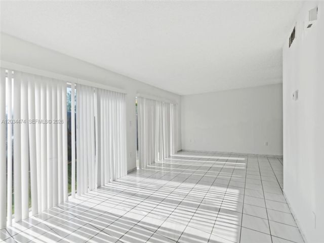 [PHOTO]