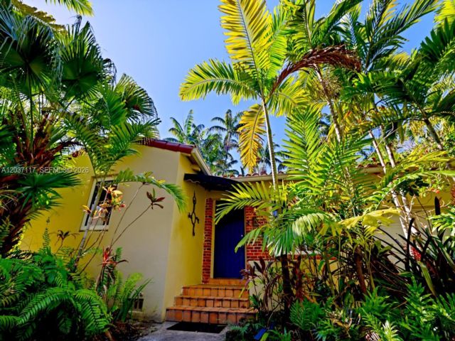  2 BR,  1.50 BTH &nbsp; style home in Miami