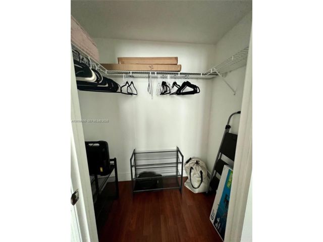 [PHOTO]