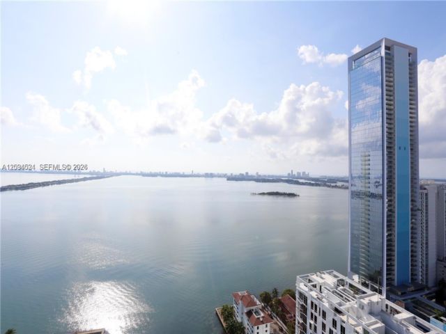  2 BR,  2.00 BTH &nbsp; style home in Miami