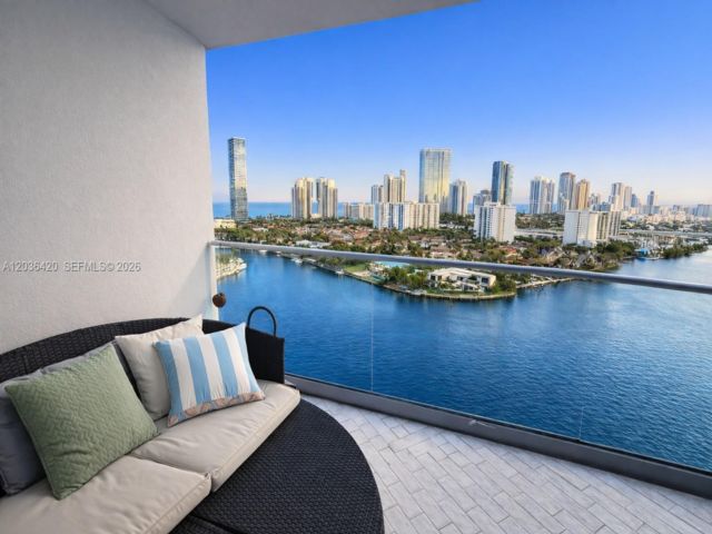  2 BR,  2.00 BTH &nbsp; style home in Aventura