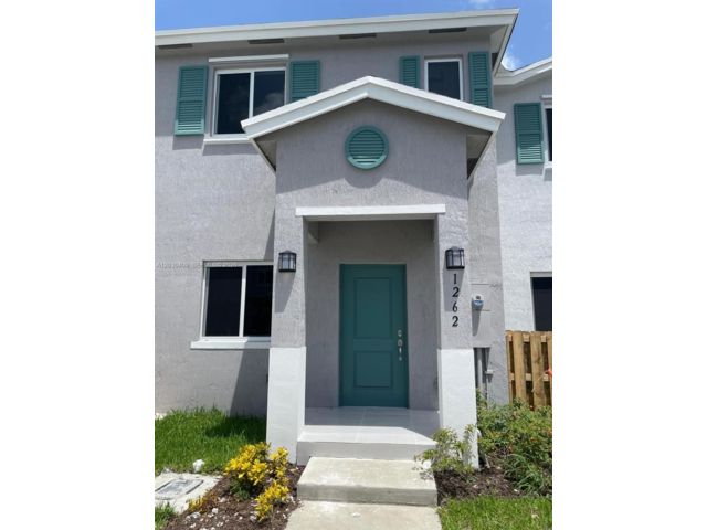  3 BR,  3.00 BTH &nbsp;Townhouse style home in Florida City