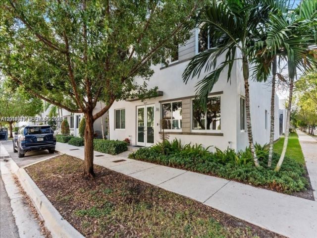 3 BR,  2.50 BTH &nbsp;Townhouse style home in Medley