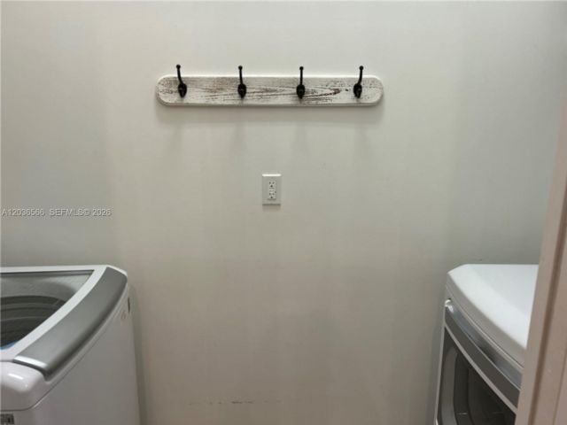 [PHOTO]
