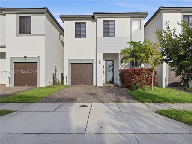  4 BR,  3.50 BTH &nbsp;Townhouse style home in Miami