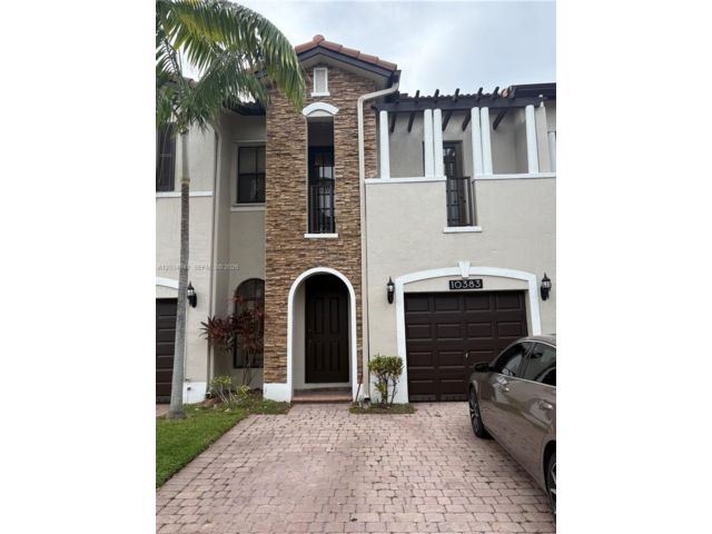  3 BR,  2.50 BTH &nbsp;Townhouse style home in Miami