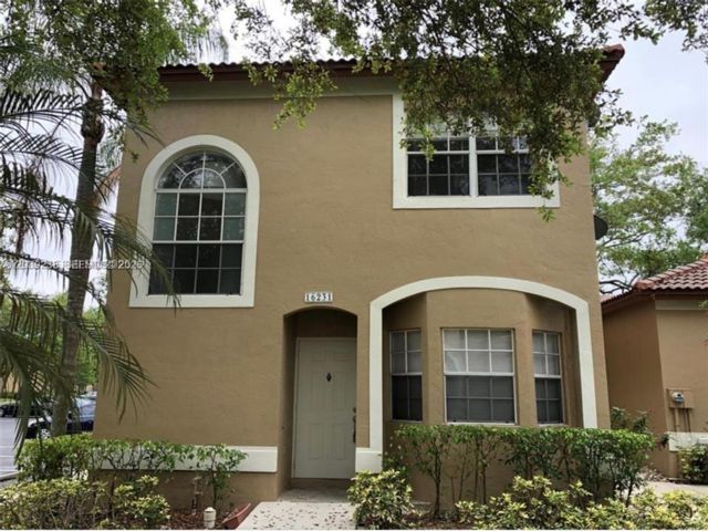  3 BR,  2.50 BTH &nbsp;Townhouse style home in Weston