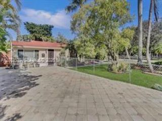  5 BR,  3.00 BTH &nbsp;Other style home in Miami