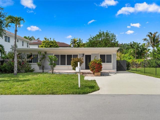  3 BR,  2.00 BTH &nbsp;Other style home in Aventura