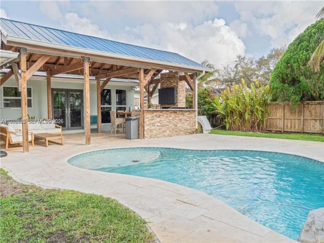  4 BR,  3.00 BTH &nbsp; style home in Hollywood