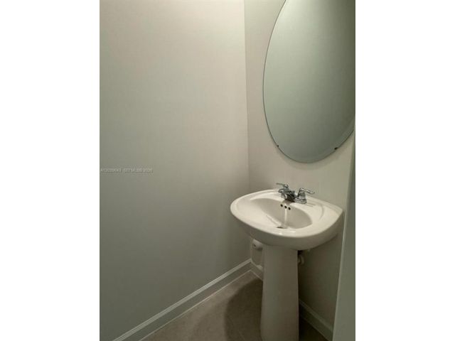 [PHOTO]