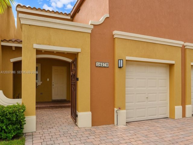  3 BR,  2.50 BTH &nbsp; style home in Miami