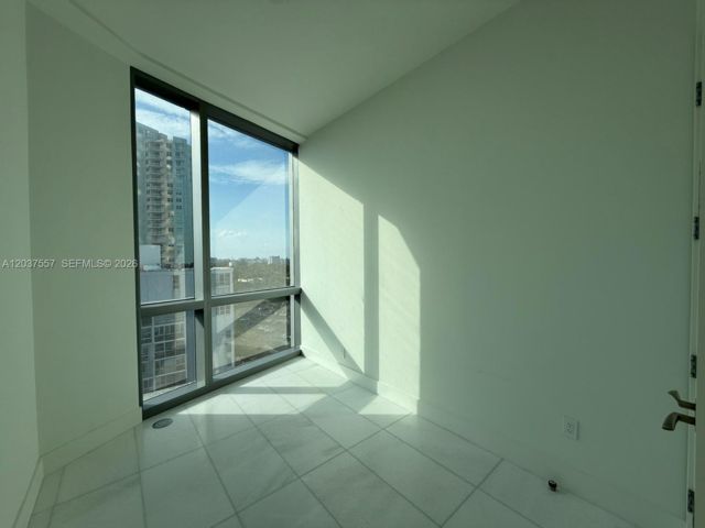 [PHOTO]