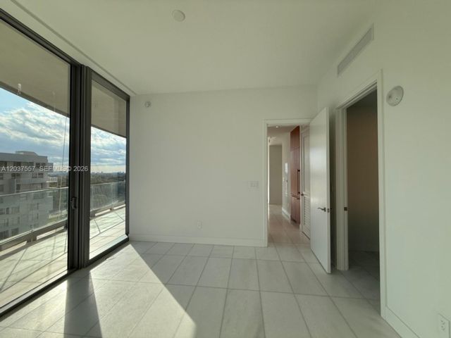[PHOTO]