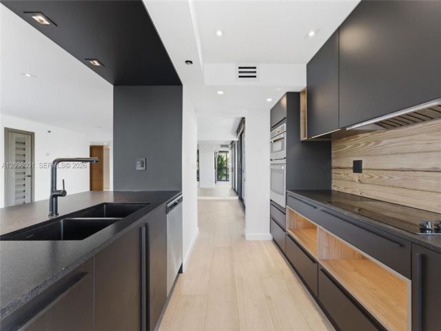  2 BR,  2.50 BTH &nbsp; style home in Miami