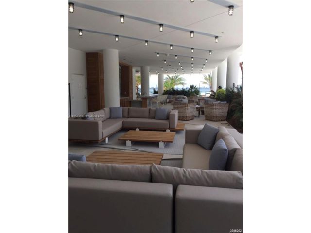 [PHOTO]