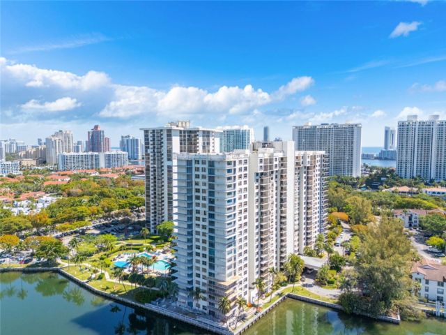  1 BR,  1.50 BTH &nbsp; style home in Aventura
