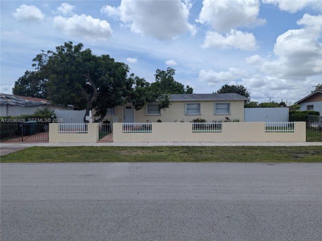  3 BR,  2.00 BTH &nbsp; style home in Miami