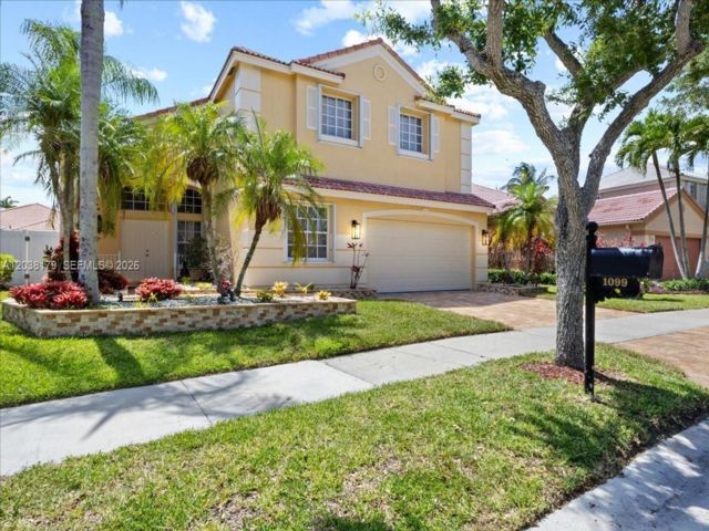  5 BR,  3.50 BTH &nbsp; style home in Weston