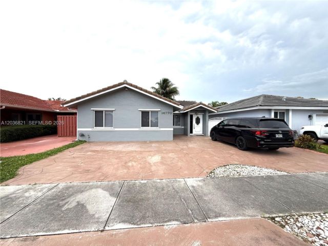  3 BR,  2.00 BTH &nbsp;Traditional style home in Miami