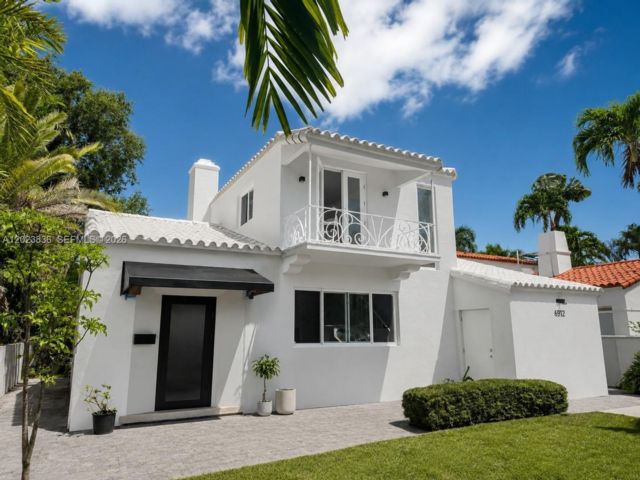  4 BR,  2.00 BTH &nbsp; style home in Miami