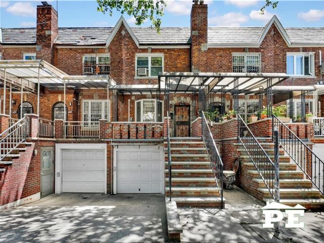 3 BR,  2.00 BTH &nbsp;Single family style home in Sheepshead Bay