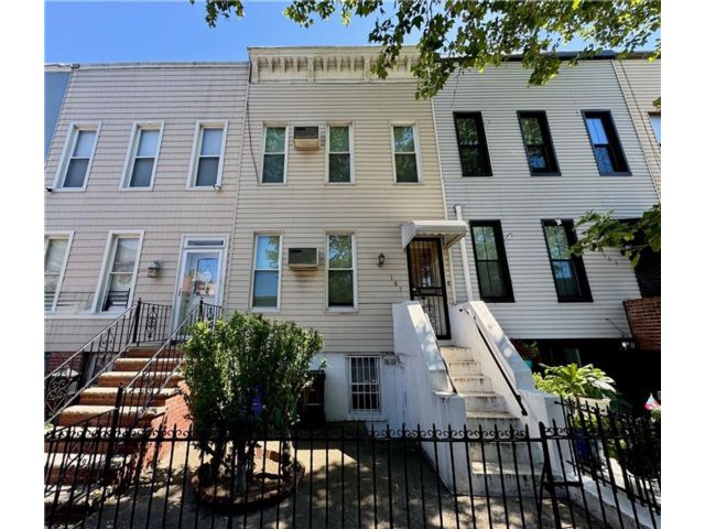 Studio,  0.00 BTH &nbsp;Multi-family style home in Greenwood Heights