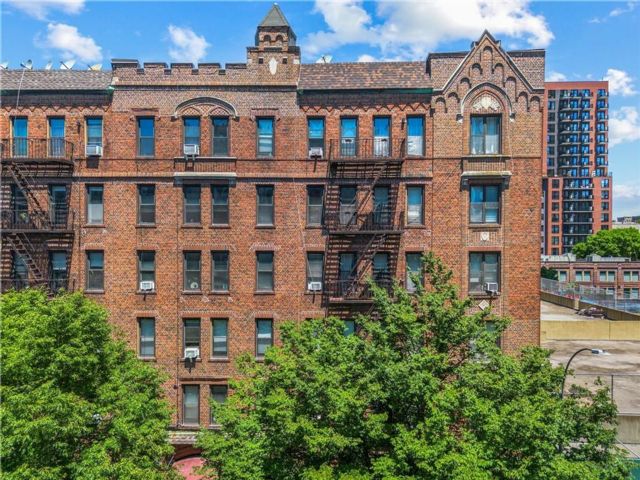  1 BR,  1.00 BTH &nbsp;Co-op style home in Crown Heights