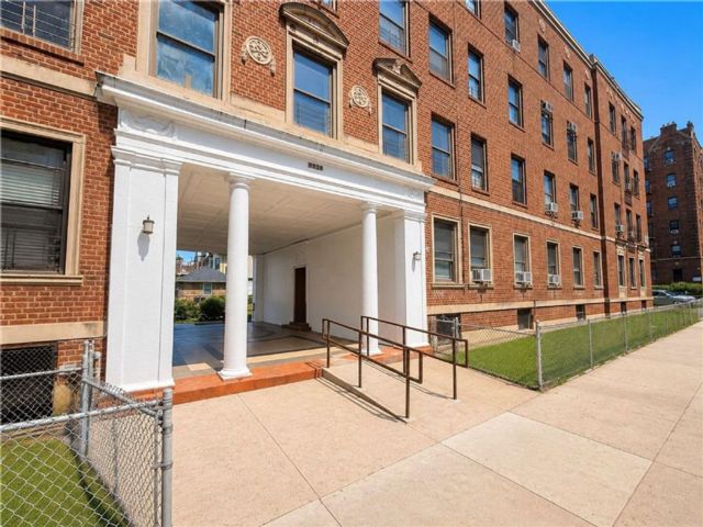  1 BR,  1.00 BTH &nbsp;Co-op style home in Bensonhurst