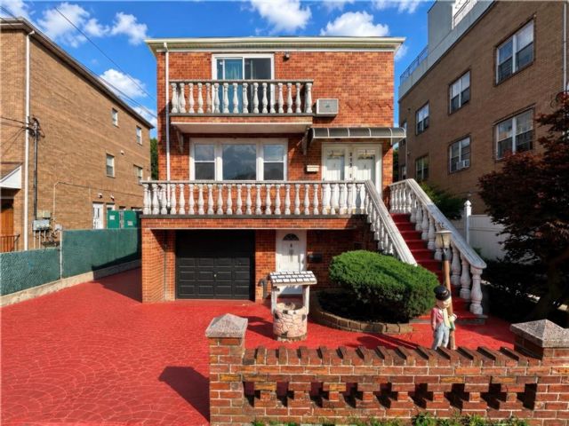 Studio,  0.00 BTH &nbsp;Multi-family style home in Bensonhurst