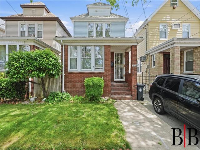  3 BR,  1.00 BTH &nbsp;Single family style home in Mill Basin