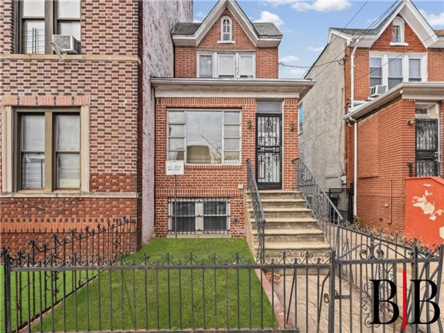  3 BR,  2.00 BTH &nbsp;Single family style home in East Flatbush