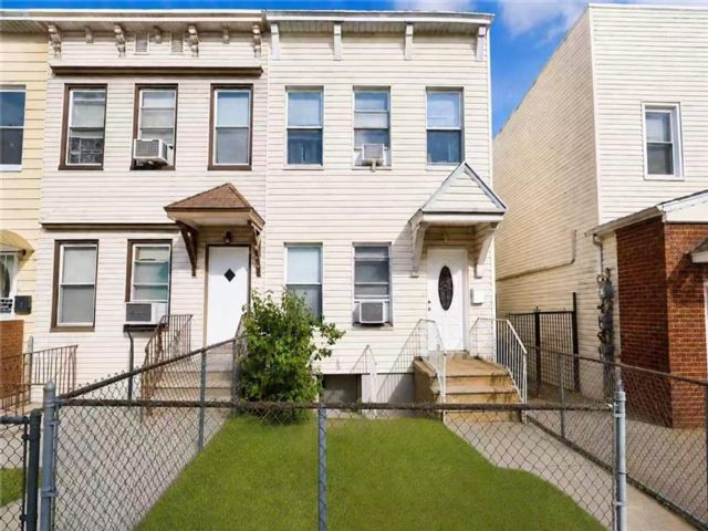  7 BR,  0.00 BTH &nbsp;Multi-family style home in Bay Ridge