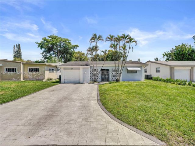  3 BR,  2.00 BTH &nbsp; style home in Miramar