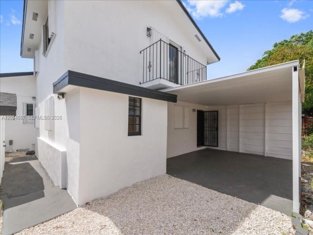  4 BR,  2.00 BTH &nbsp; style home in Miami