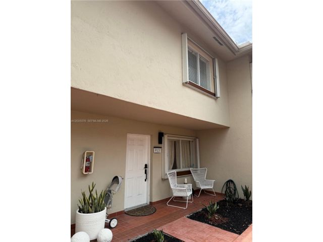  2 BR,  2.50 BTH &nbsp; style home in Miami