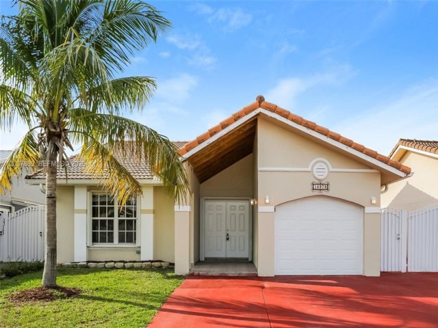 3 BR,  2.00 BTH &nbsp;Traditional style home in Miami