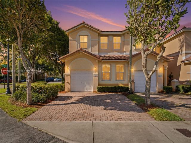  3 BR,  2.50 BTH &nbsp;Townhouse style home in Miami
