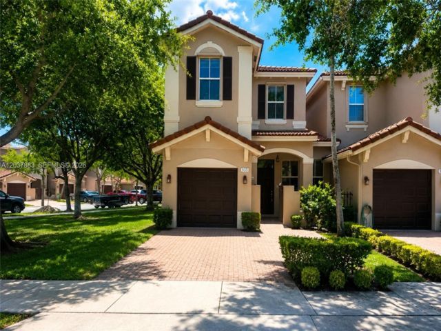  3 BR,  2.50 BTH &nbsp;Townhouse style home in Miami