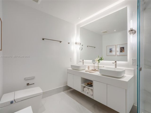 [PHOTO]