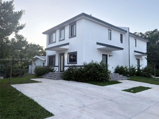  3 BR,  3.00 BTH &nbsp; style home in Miami